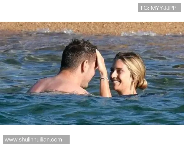 女子偶遇足球明星意外互动引发热议视频瞬间感动无数网友